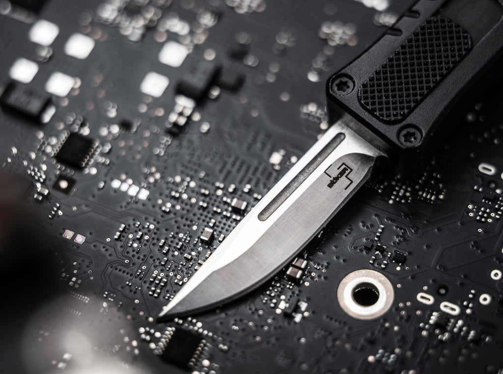 Σουγιάς Boker Plus Micro USB OTF | www.lightgear.gr