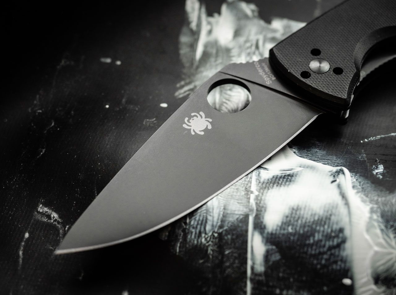 Σουγιάς Spyderco Tenacious Black Plain | www.lightgear.gr
