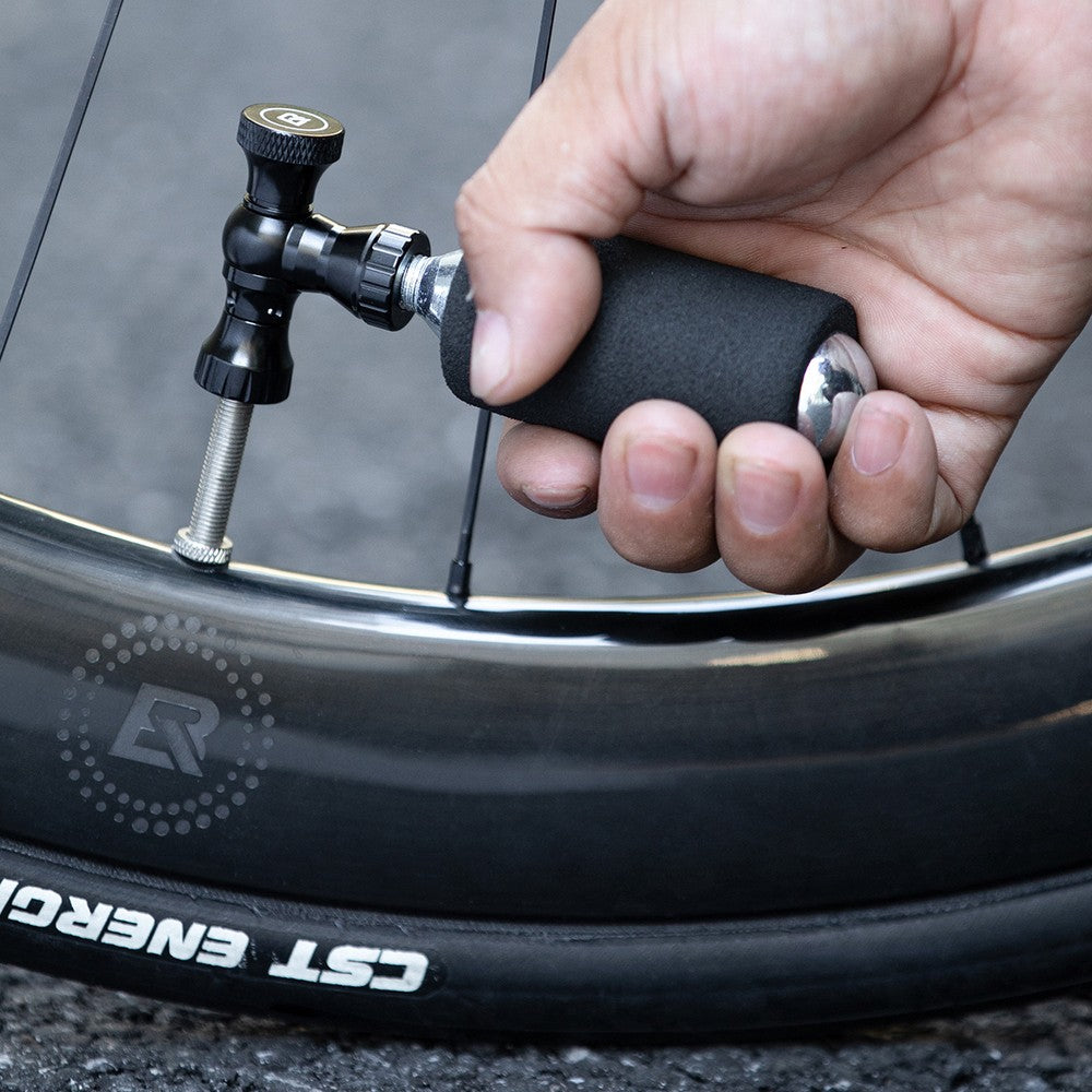 Τρόμπα CO2 Rockbros Aluminum Alloy Presta/Schrader Μαύρο 5,5x10x2,5cm | www.lightgear.gr