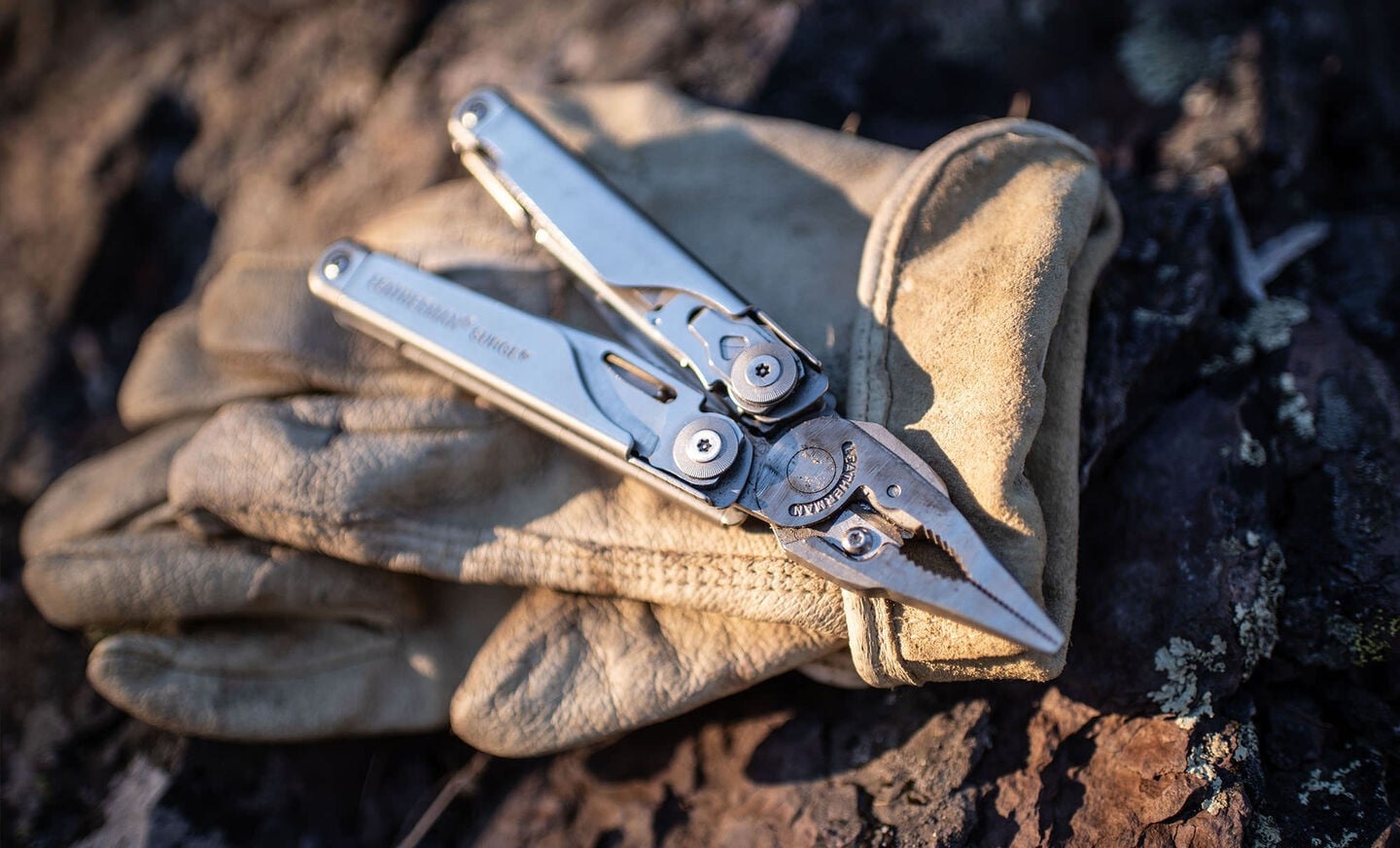 Πολυεργαλείο Leatherman SURGE + Molle Θήκη | www.lightgear.gr