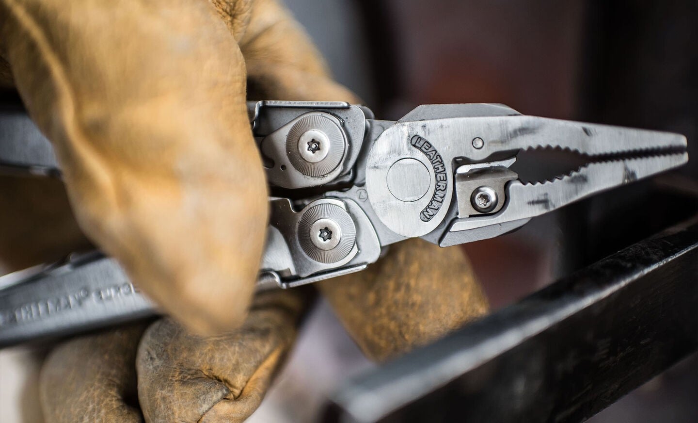 Πολυεργαλείο Leatherman SURGE + Molle Θήκη | www.lightgear.gr
