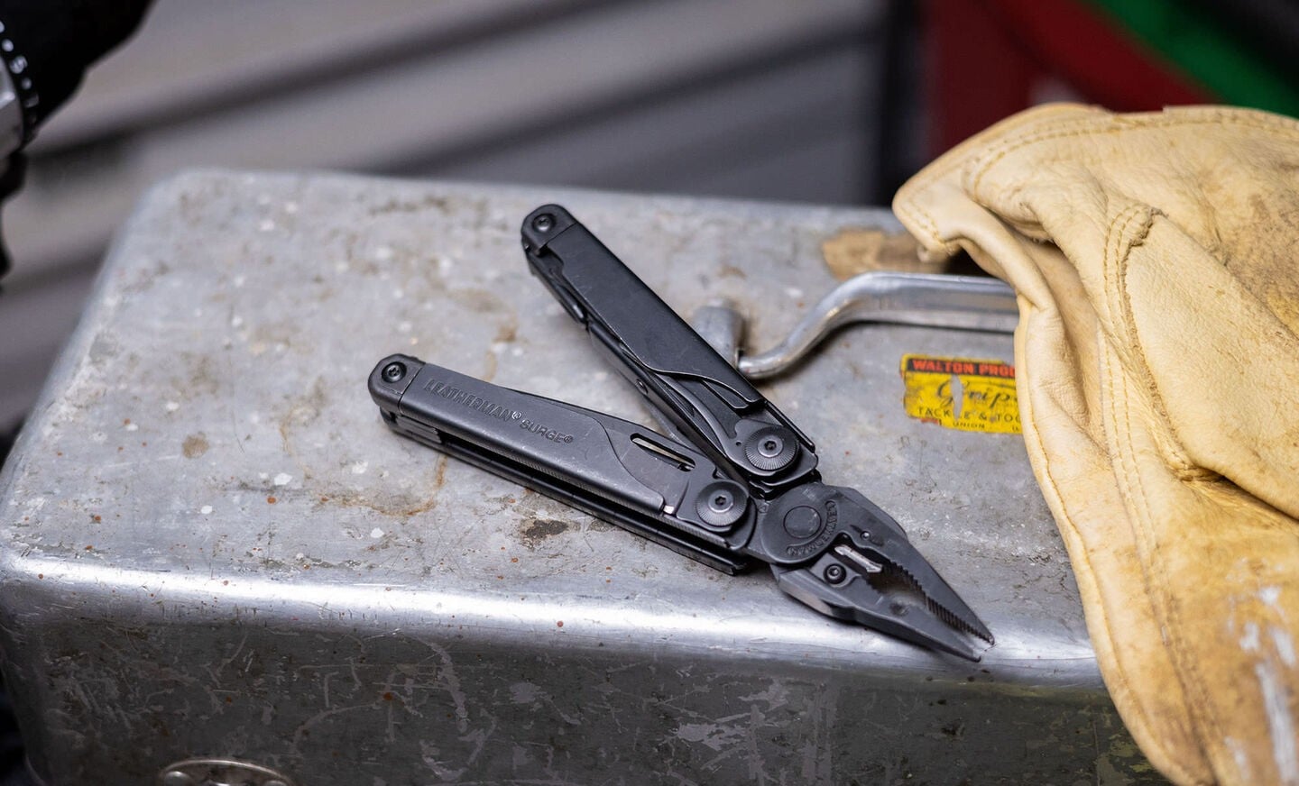 Πολυεργαλείο Leatherman SURGE + Molle Θήκη | www.lightgear.gr