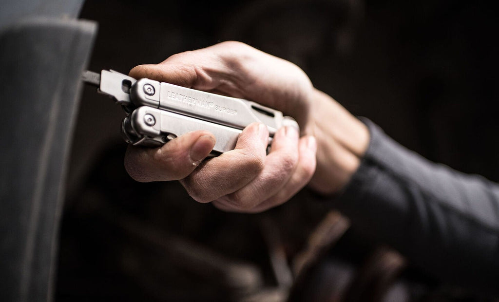Πολυεργαλείο Leatherman SURGE + Molle Θήκη | www.lightgear.gr