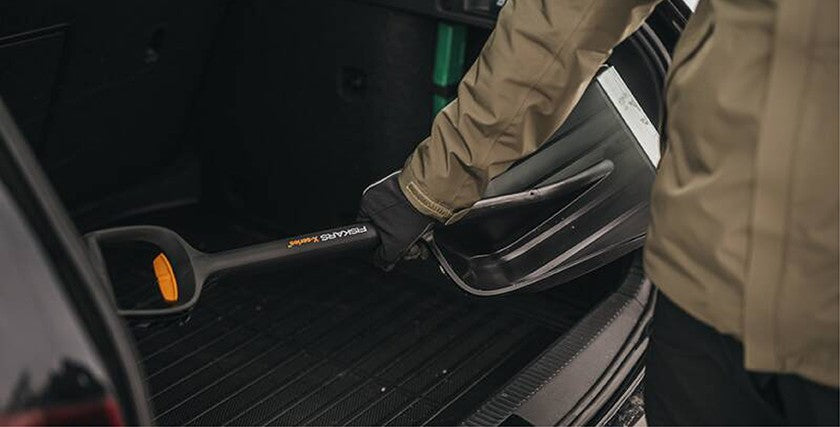 Φτυάρι Χιονιού Fiskars Τηλεσκοπικό X-Series | www.lightgear.gr