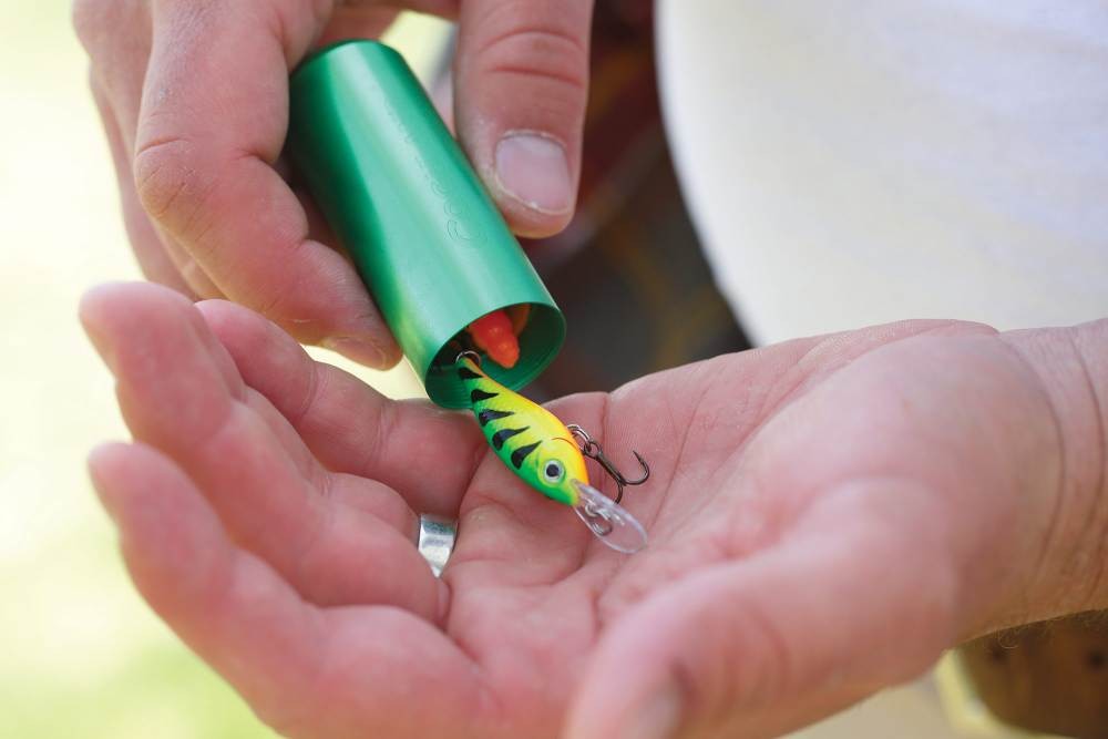 Κάψουλα Αλουμινίου Coghlans με Carabiner L | www.lightgear.gr