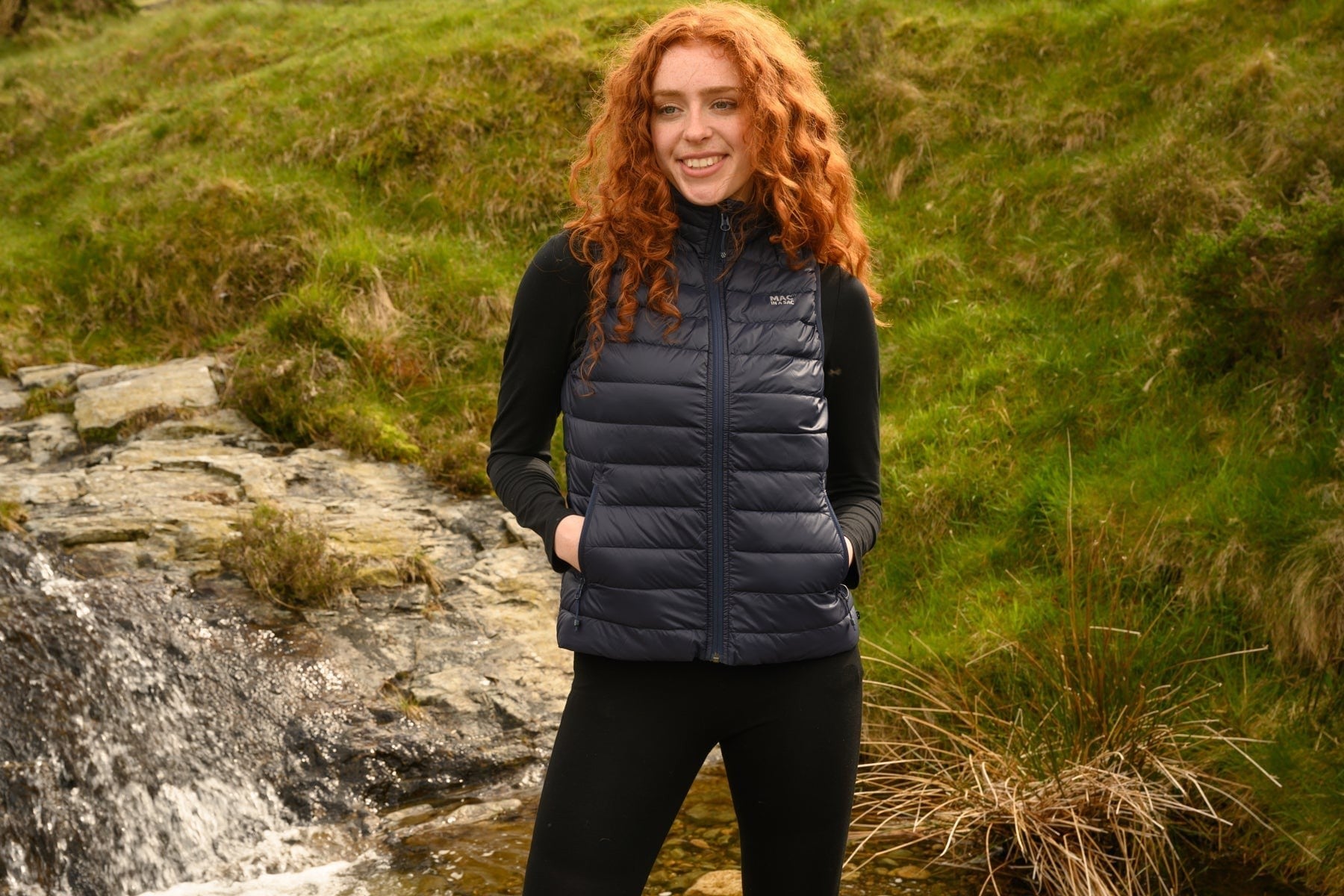Γυναικείο Πουπουλένιο Γιλέκο Mac In A Sac Alpine Σκούρο Μπλε | www.lightgear.gr
