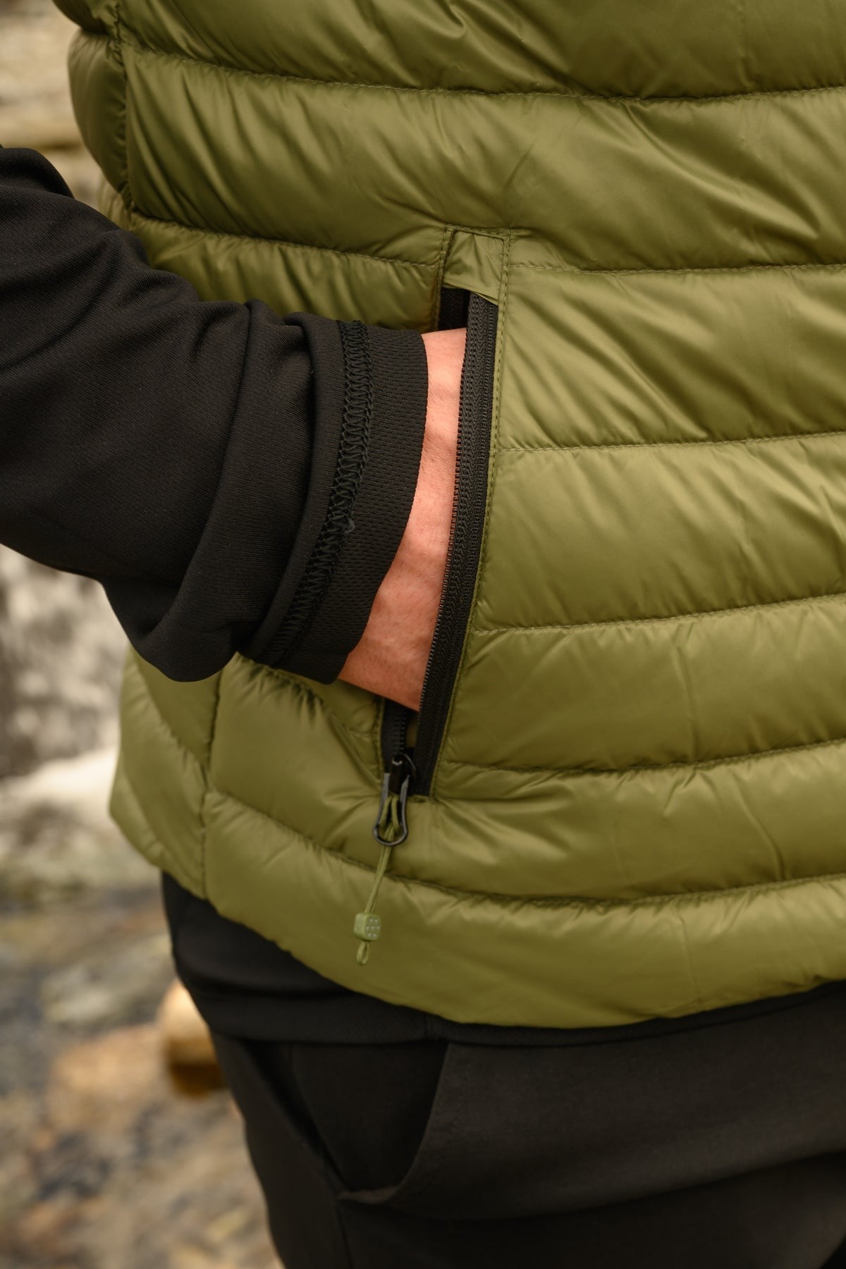 Ανδρικό Πουπουλένιο Γιλέκο Mac In A Sac Alpine Χακί | www.lightgear.gr