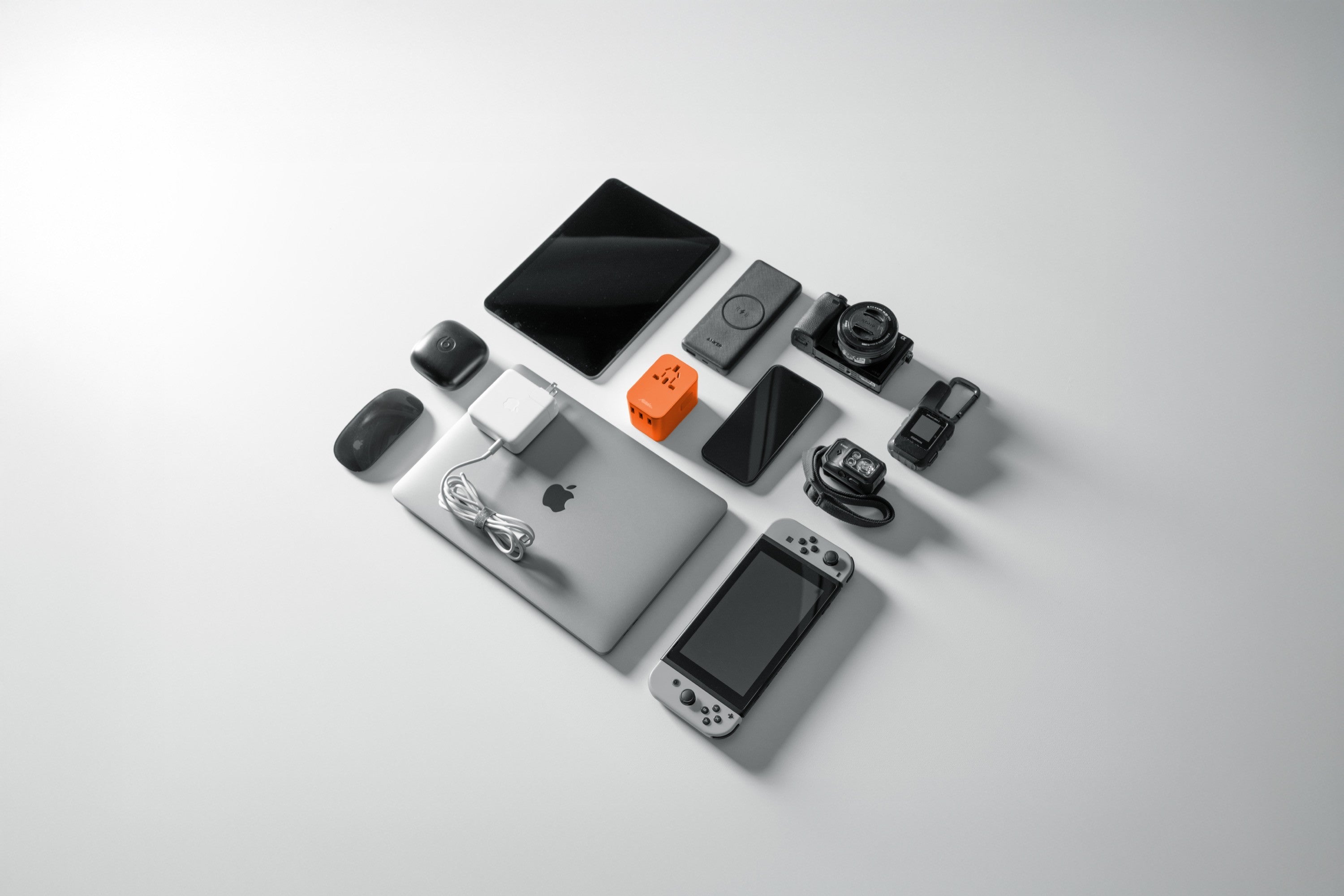Αντάπτορας Ταξιδιού Matador Global Travel Adapter  (orange) | www.lightgear.gr