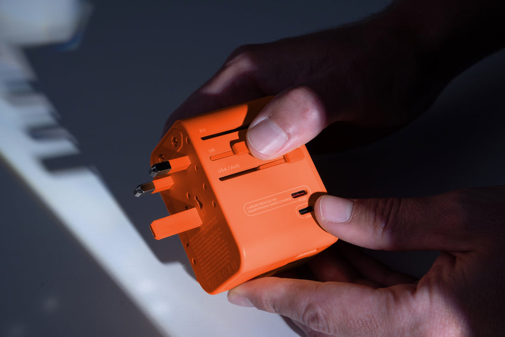Αντάπτορας Ταξιδιού Matador Global Travel Adapter  (orange) | www.lightgear.gr