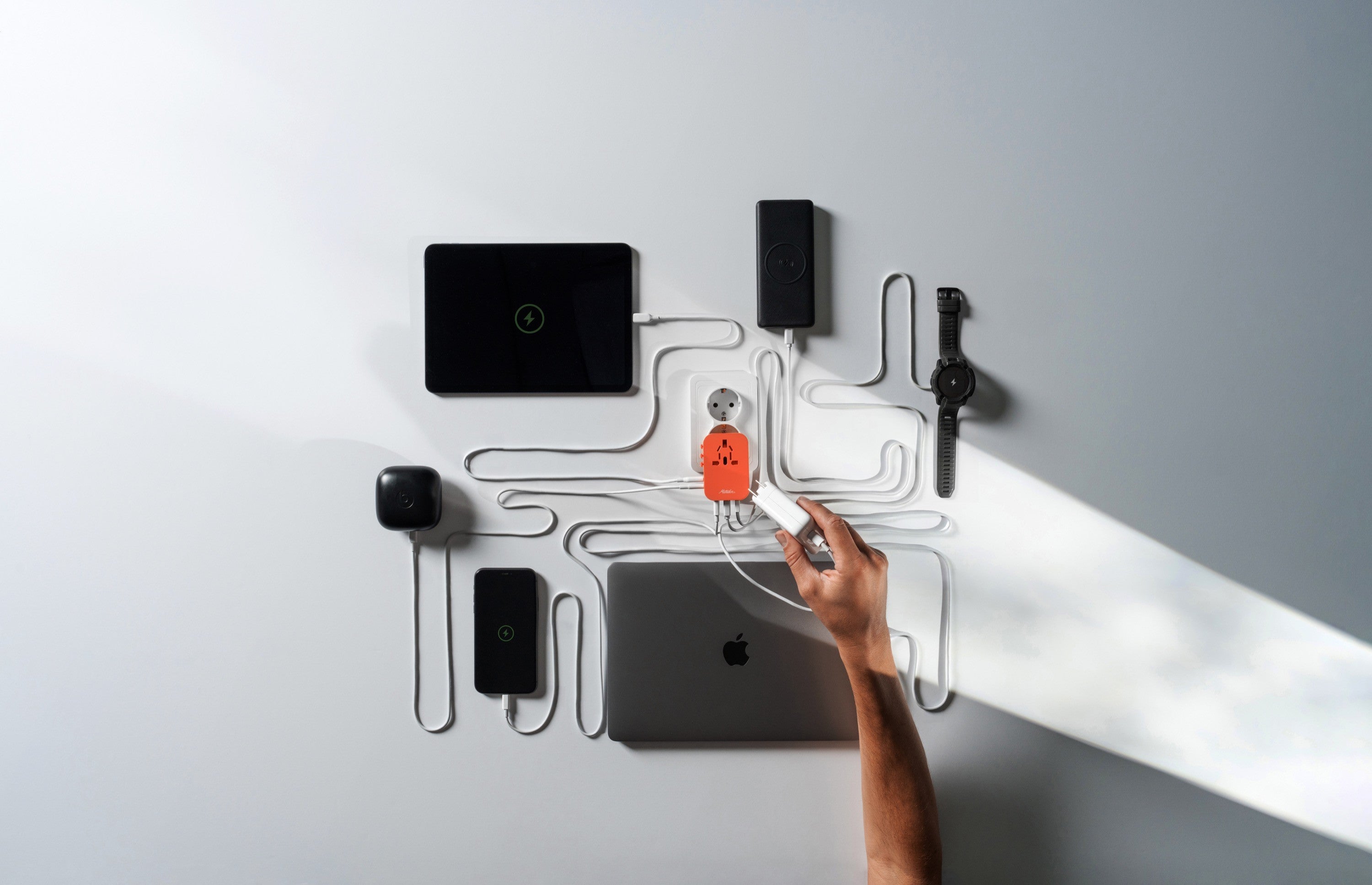 Αντάπτορας Ταξιδιού Matador Global Travel Adapter  (orange) | www.lightgear.gr