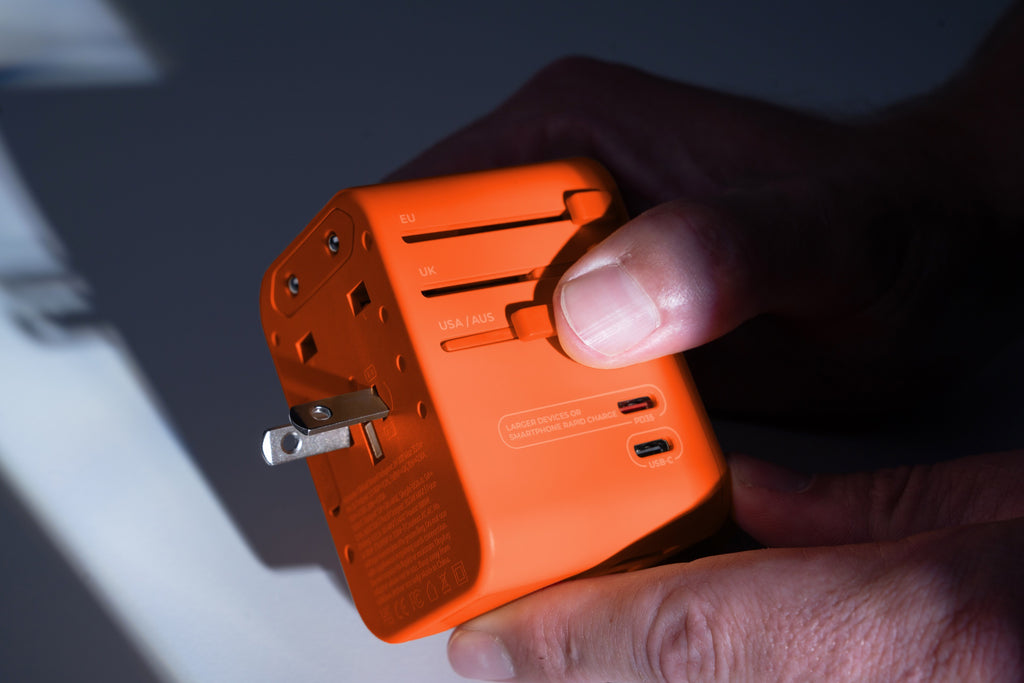 Αντάπτορας Ταξιδιού Matador Global Travel Adapter  (orange) | www.lightgear.gr