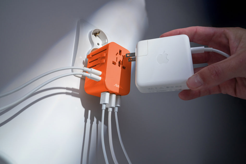 Αντάπτορας Ταξιδιού Matador Global Travel Adapter  (orange) | www.lightgear.gr