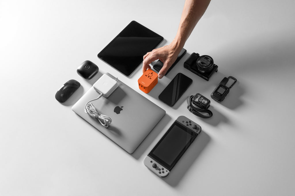 Αντάπτορας Ταξιδιού Matador Global Travel Adapter  (orange) | www.lightgear.gr