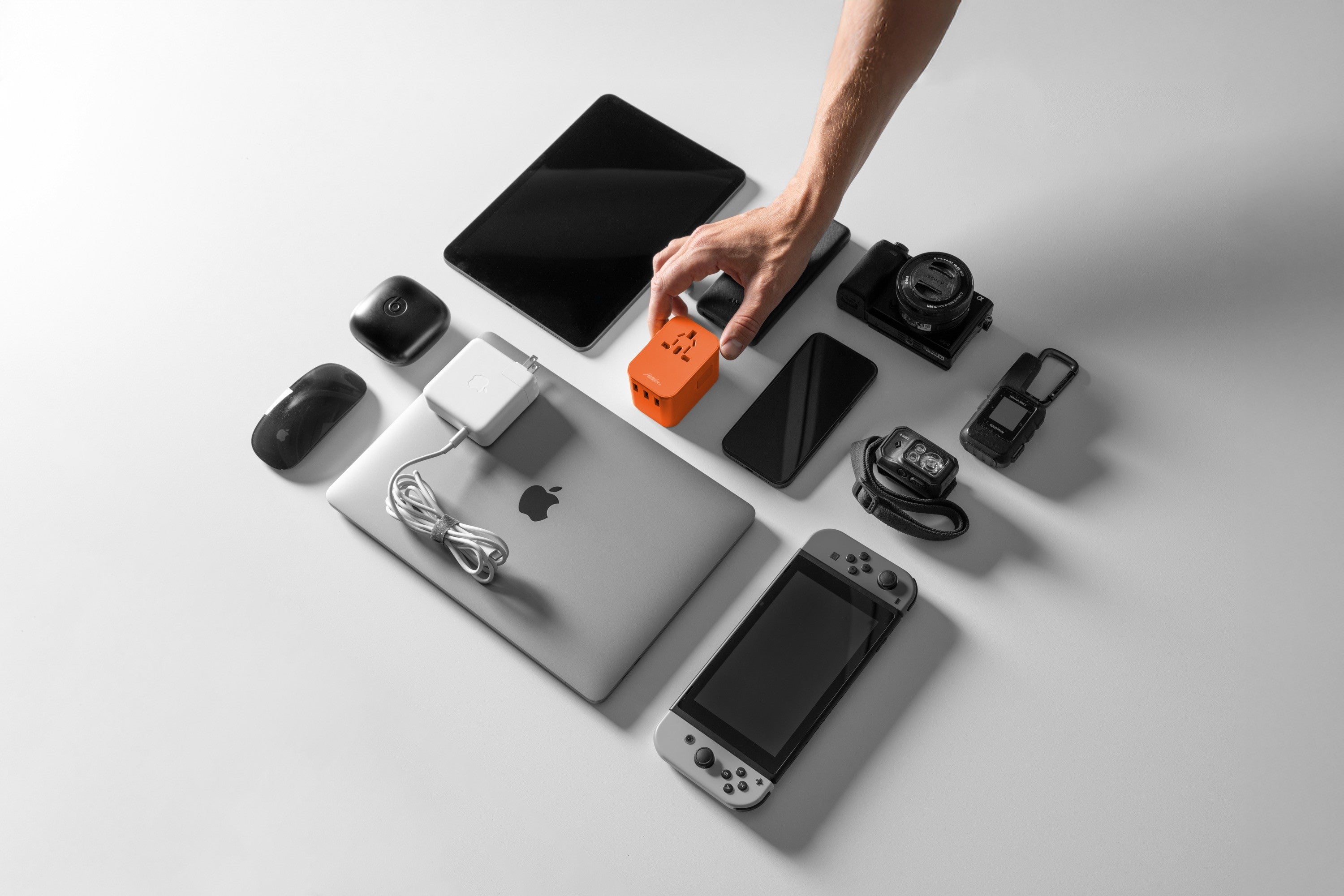 Αντάπτορας Ταξιδιού Matador Global Travel Adapter  (orange) | www.lightgear.gr