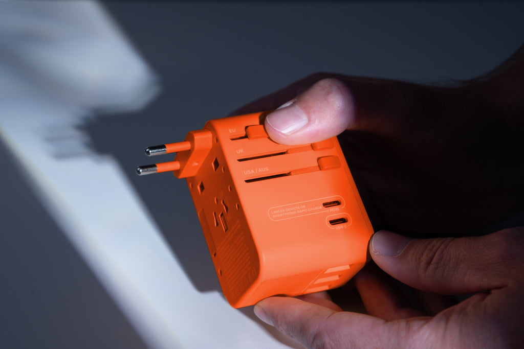 Αντάπτορας Ταξιδιού Matador Global Travel Adapter  (orange) | www.lightgear.gr