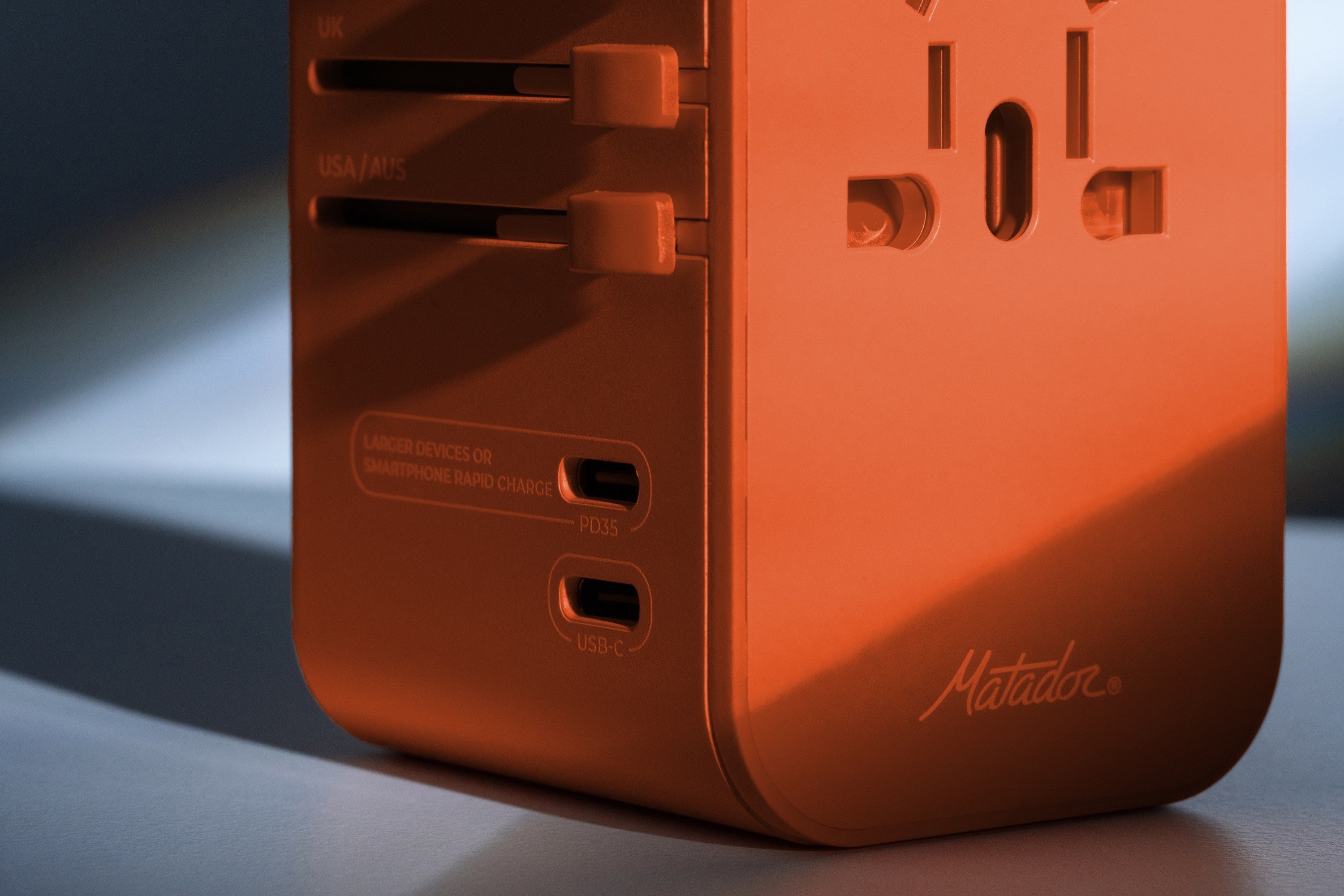 Αντάπτορας Ταξιδιού Matador Global Travel Adapter  (orange) | www.lightgear.gr