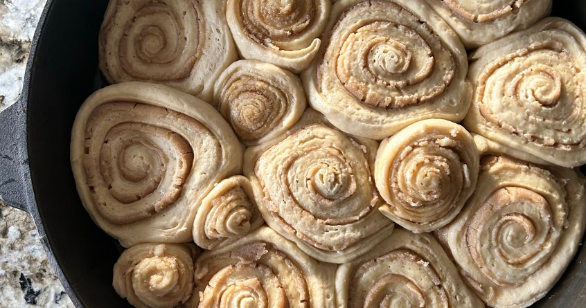 Ρολά κανέλας (cinnamon rolls) στη μαντεμένια γάστρα | mantemi | blog