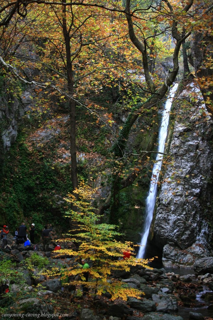 Καταρράκτης Κουνουπίτσας (φωτ.: canyoning-caving.blogspot.gr/) | www.lightgear.gr