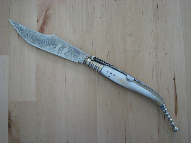 Σύγχρονο μαχαίρι navaja βασισμένο πάνω σε παραδοσιακό σχέδιο | www.lightgear.gr